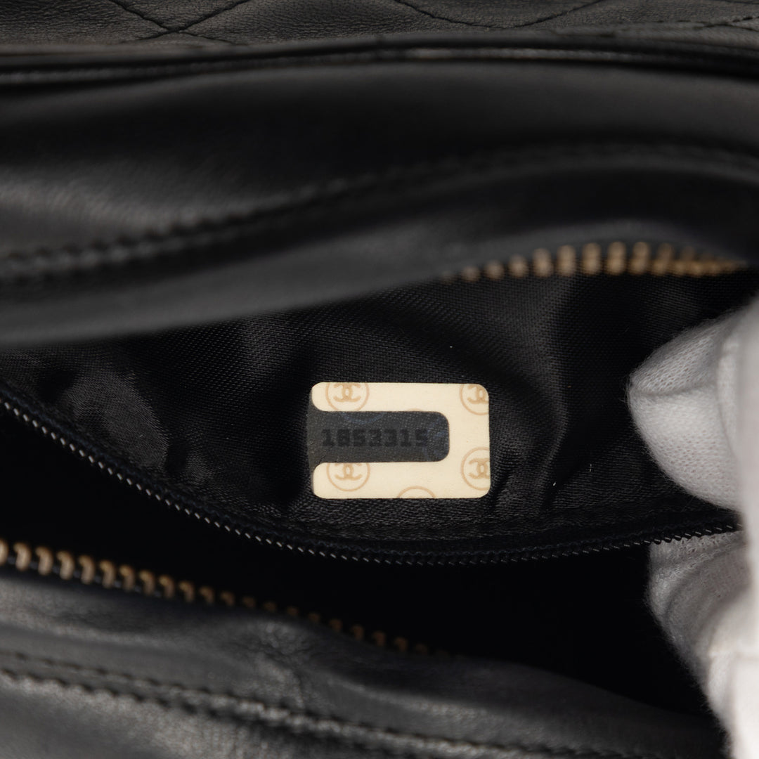 Chanel CC Matelassé Cuir d’agneau Pompon Sac caméra