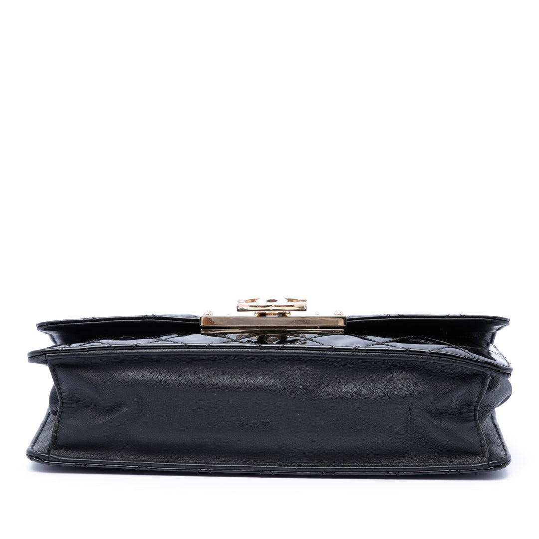 Chanel Matelassé Cuir verni Golden Class East West Wallet on Chain