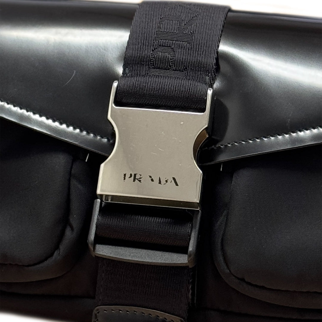 Prada Re- & Spazzolato Poche Sac Nylon