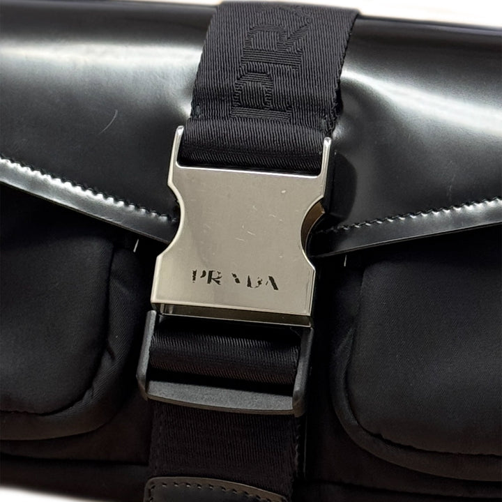 Prada Re- & Spazzolato Poche Sac Nylon