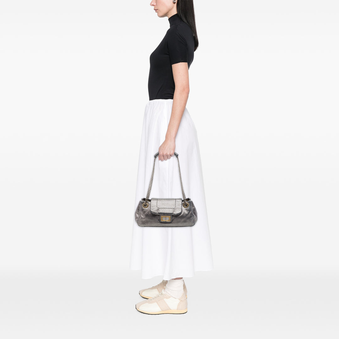 Chanel Sac porté épaule Métallisé perforé Reissue 2.55 Drill Accordion à rabat Cuir de veau Argenté – vue 6 – GABY PARIS