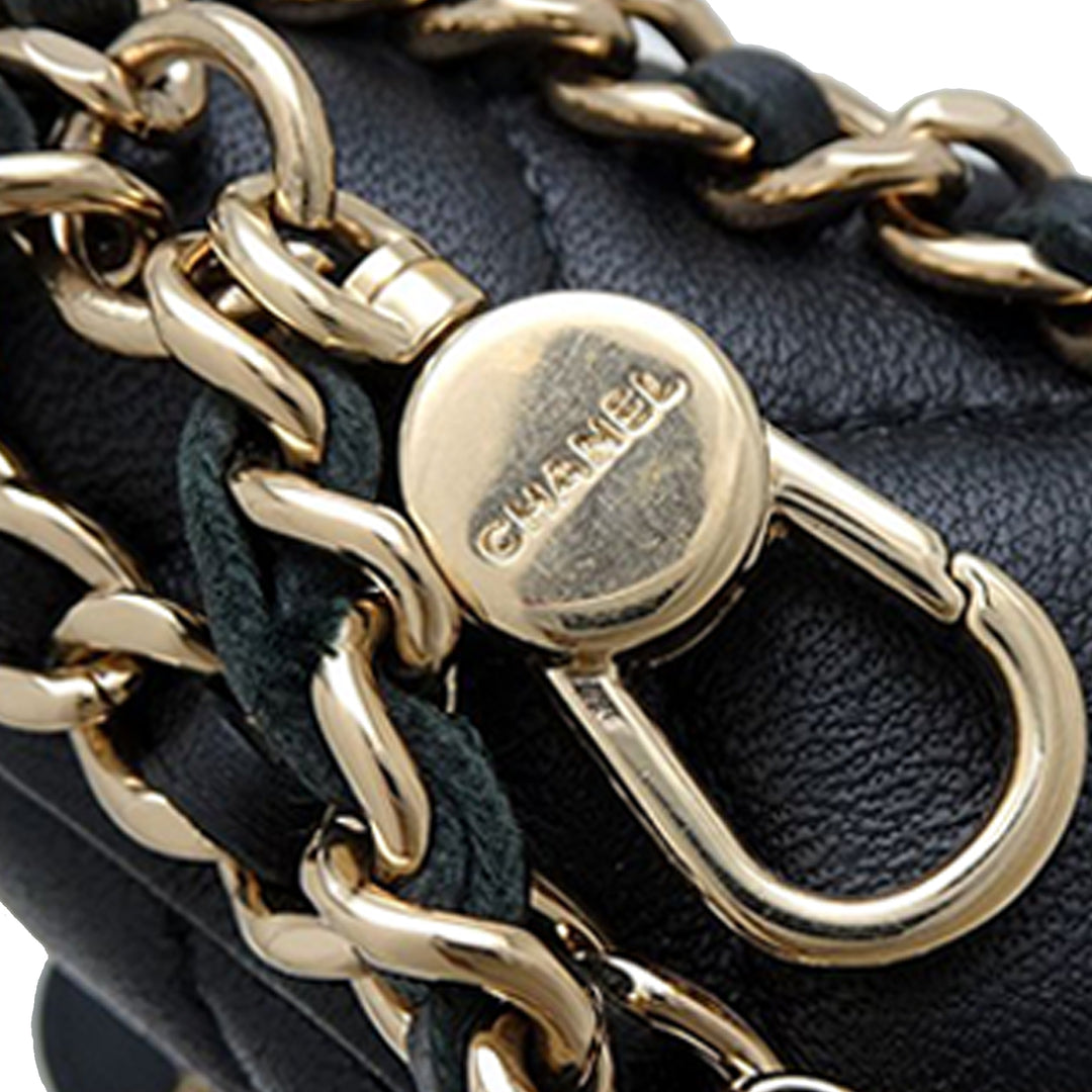 Chanel Mini Matelassé Cuir d’agneau Sac rond à chaîne Hook Hobo