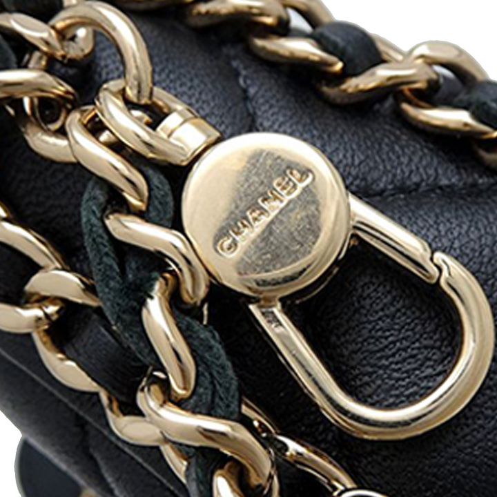 Chanel Mini Matelassé Cuir d’agneau Sac rond à chaîne Hook Hobo