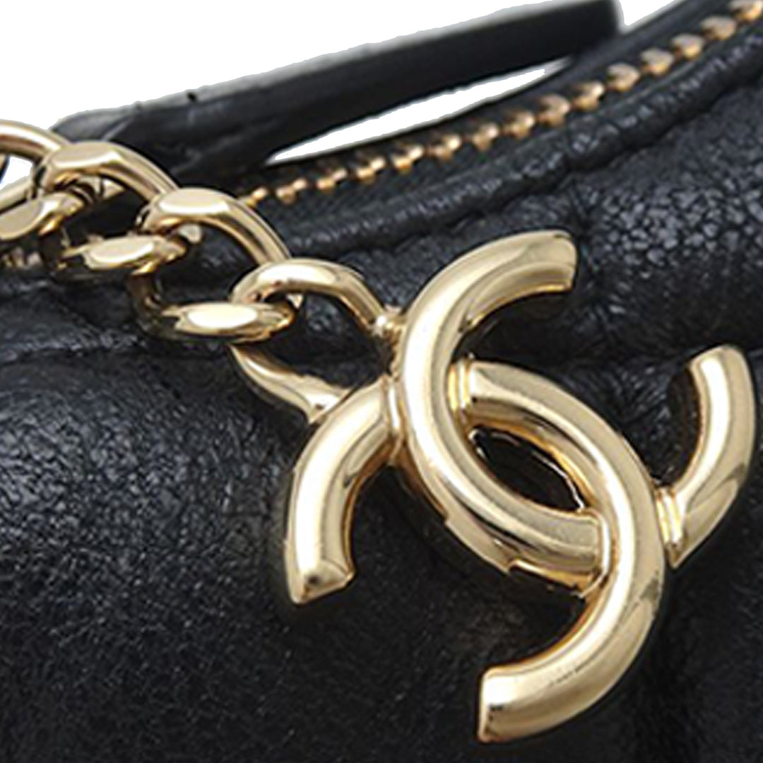 Chanel Mini Matelassé Cuir d’agneau Sac rond à chaîne Hook Hobo