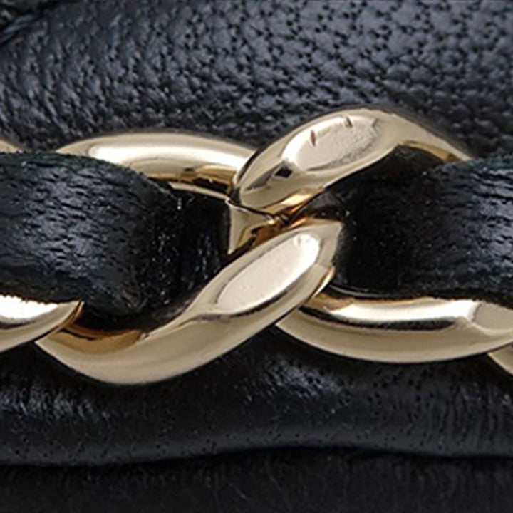 Chanel Mini Matelassé Cuir d’agneau Sac rond à chaîne Hook Hobo