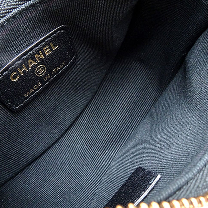 Chanel Mini Matelassé Cuir d’agneau Sac rond à chaîne Hook Hobo