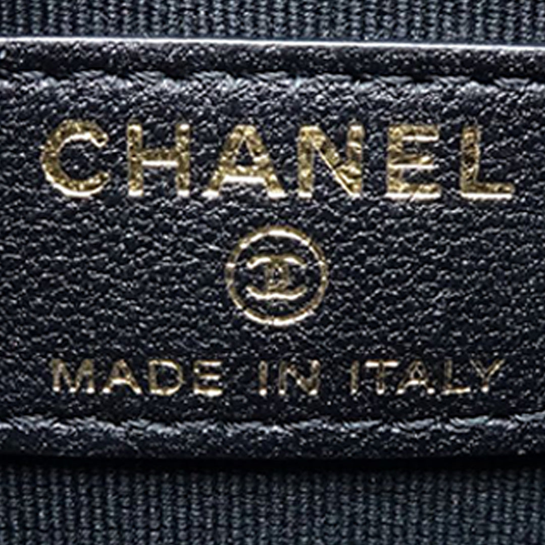 Chanel Mini Matelassé Cuir d’agneau Sac rond à chaîne Hook Hobo