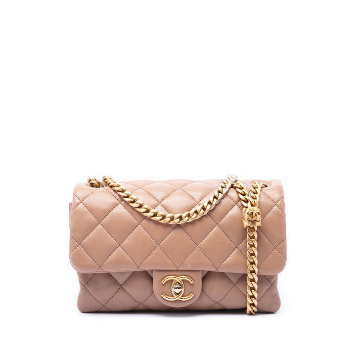 Chanel Small Matelassé Cuir d’agneau Pillow Crush à rabat