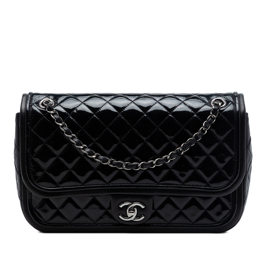 Chanel Jumbo Matelassé Cuir verni et Cuir d’agneau à finitions Classic Twist à rabat