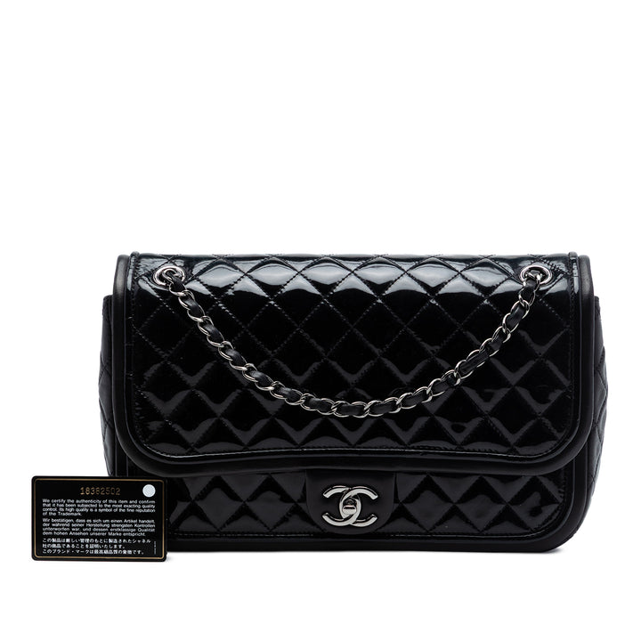 Chanel Jumbo Matelassé Cuir verni et Cuir d’agneau à finitions Classic Twist à rabat