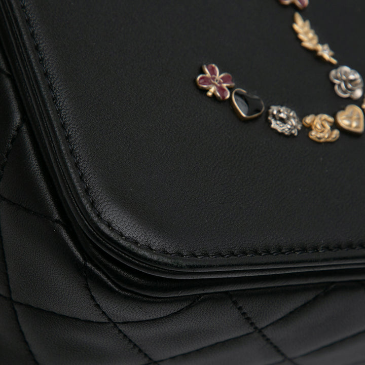 Chanel Cuir d’agneau Lucky Charms Flap Crossbody Noir – GABY PARIS Authentique