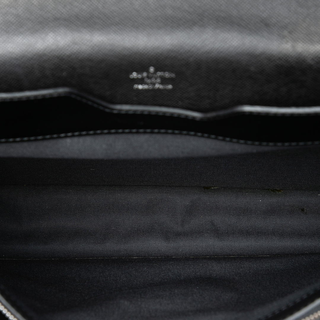 Louis Vuitton Taiga Neo Robusto 2 Porte-documents Noir – vue 4 – GABY PARIS