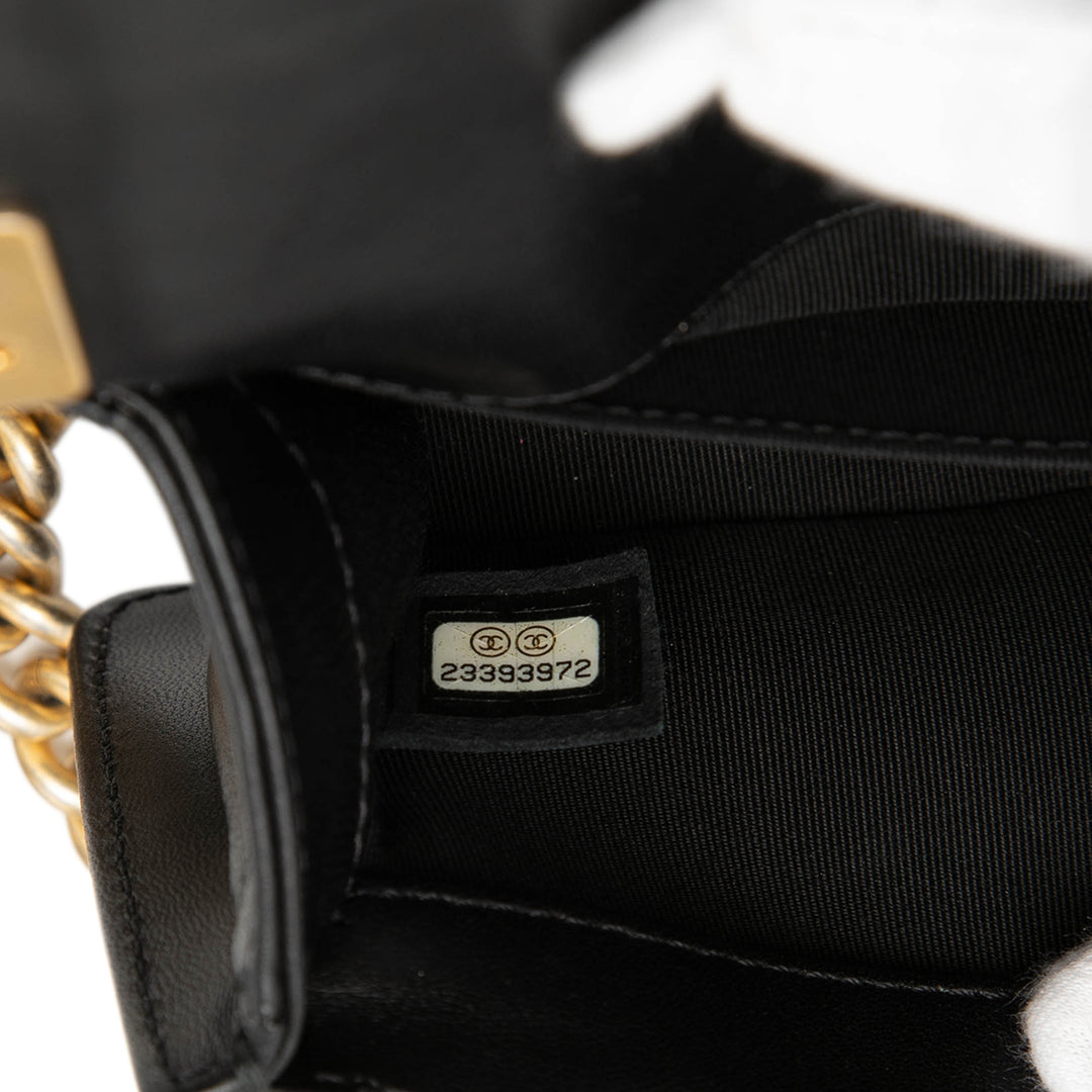 Chanel Mini Matelassé Cuir d’agneau Boy à rabat
