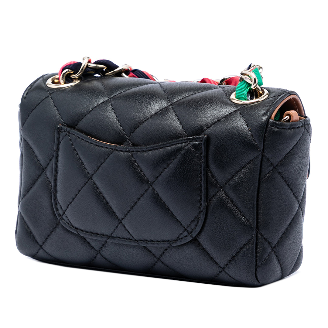 Chanel Mini Matelassé Cuir d’agneau Cocovado Ribbon Chain à rabat