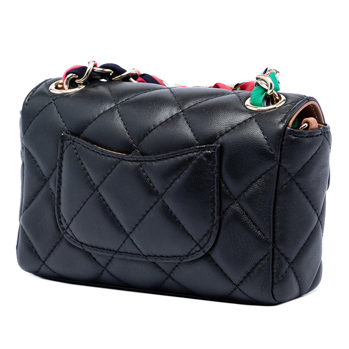 Chanel Mini Matelassé Cuir d’agneau Cocovado Ribbon Chain à rabat