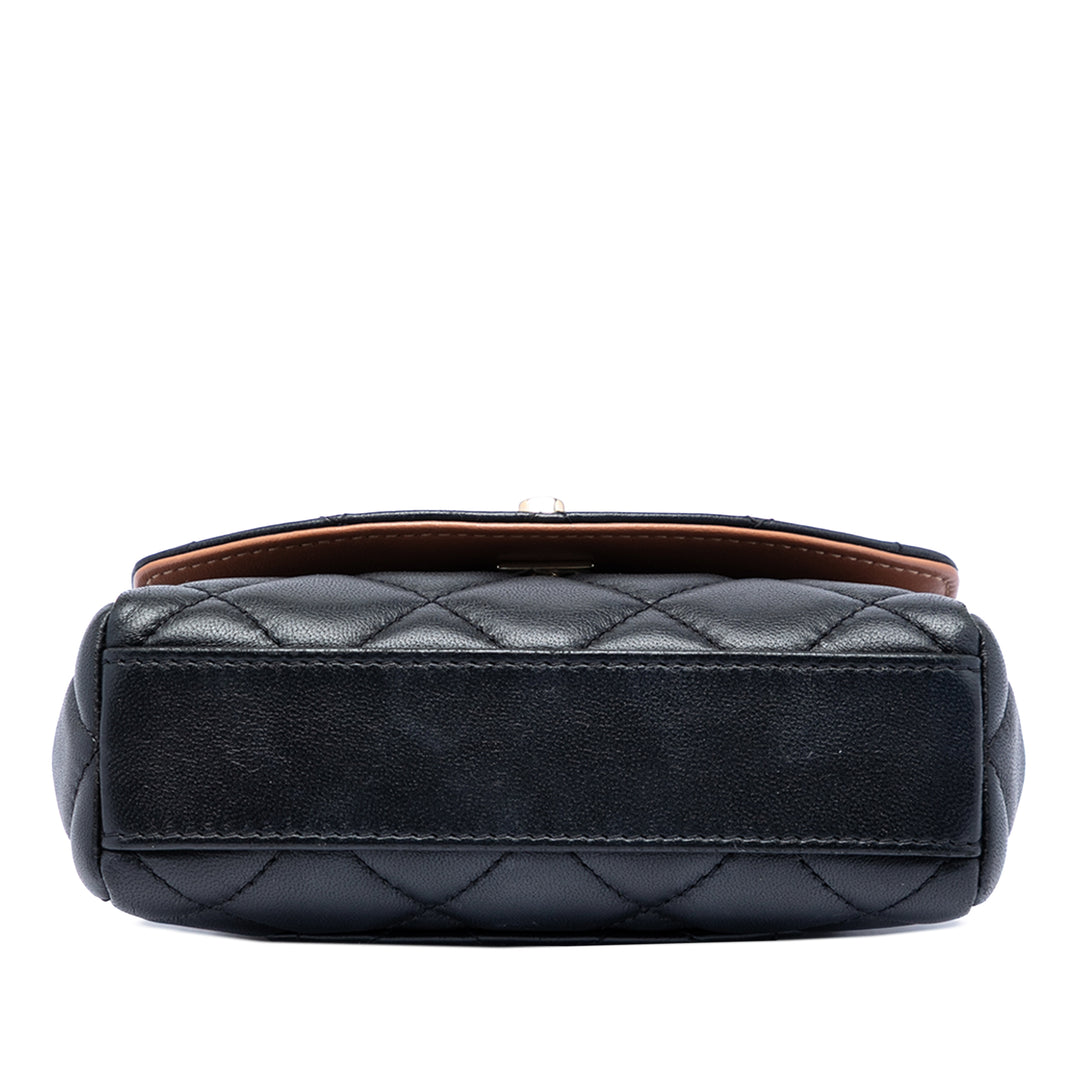 Chanel Mini Matelassé Cuir d’agneau Cocovado Ribbon Chain à rabat