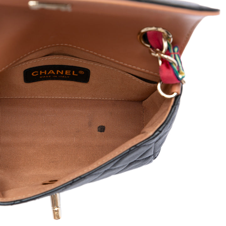 Chanel Mini Matelassé Cuir d’agneau Cocovado Ribbon Chain à rabat
