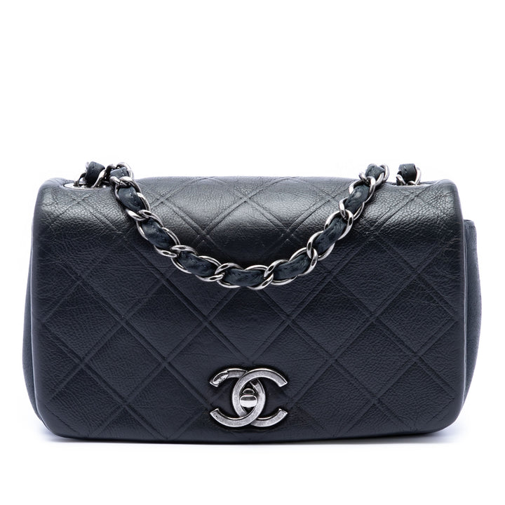 Chanel Small Diamond embossé Cuir de veau New Chic à rabat