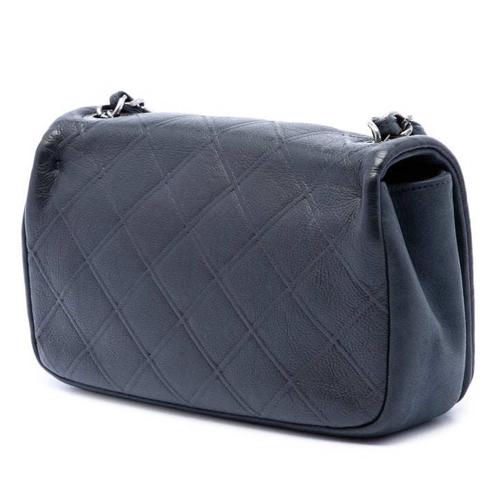 Chanel Small Diamond embossé Cuir de veau New Chic à rabat