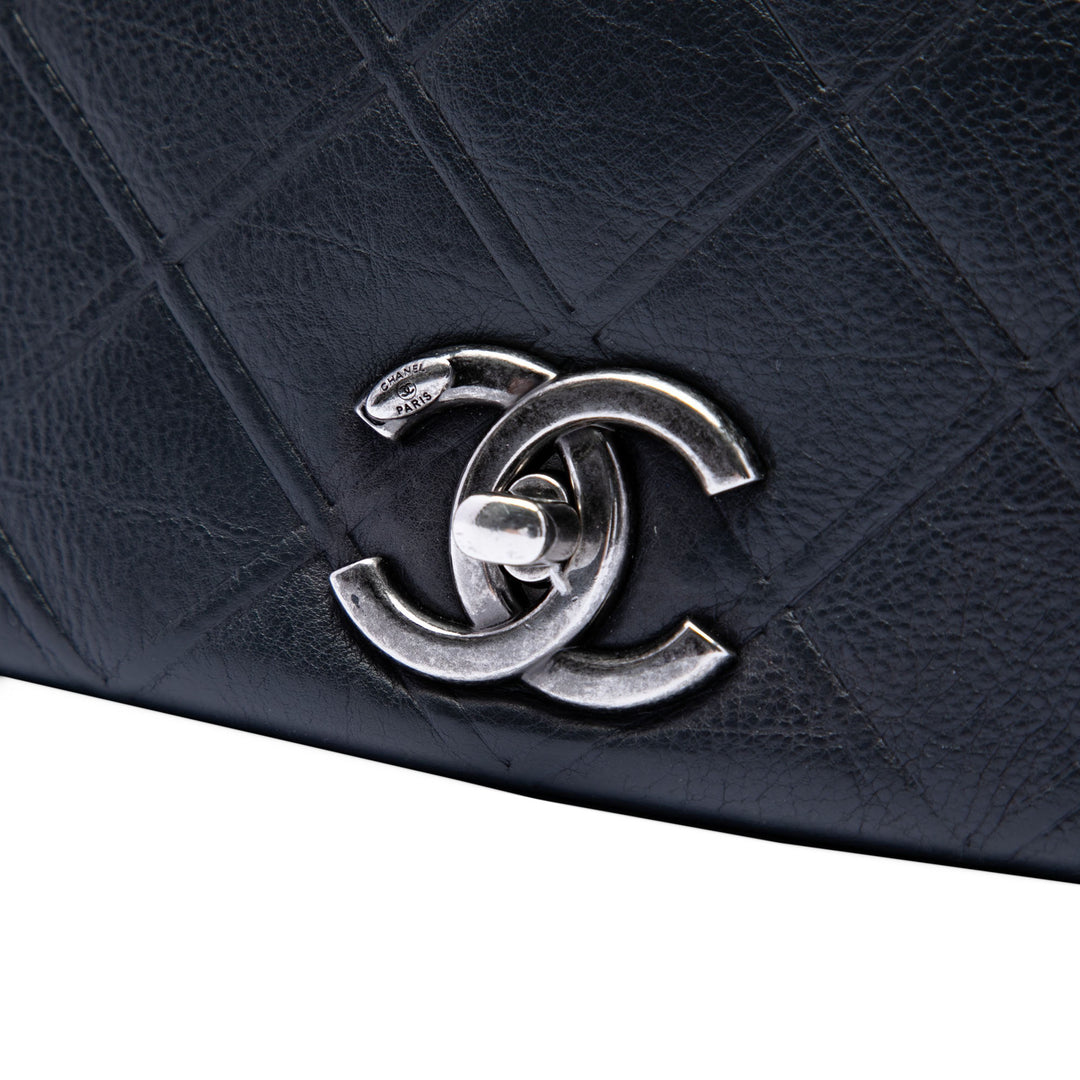 Chanel Small Diamond embossé Cuir de veau New Chic à rabat