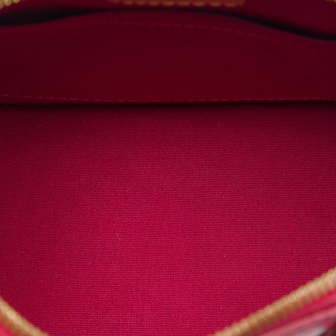 Louis Vuitton Alma BB Cuir verni Monogram Rouge – vue 4 – GABY PARIS