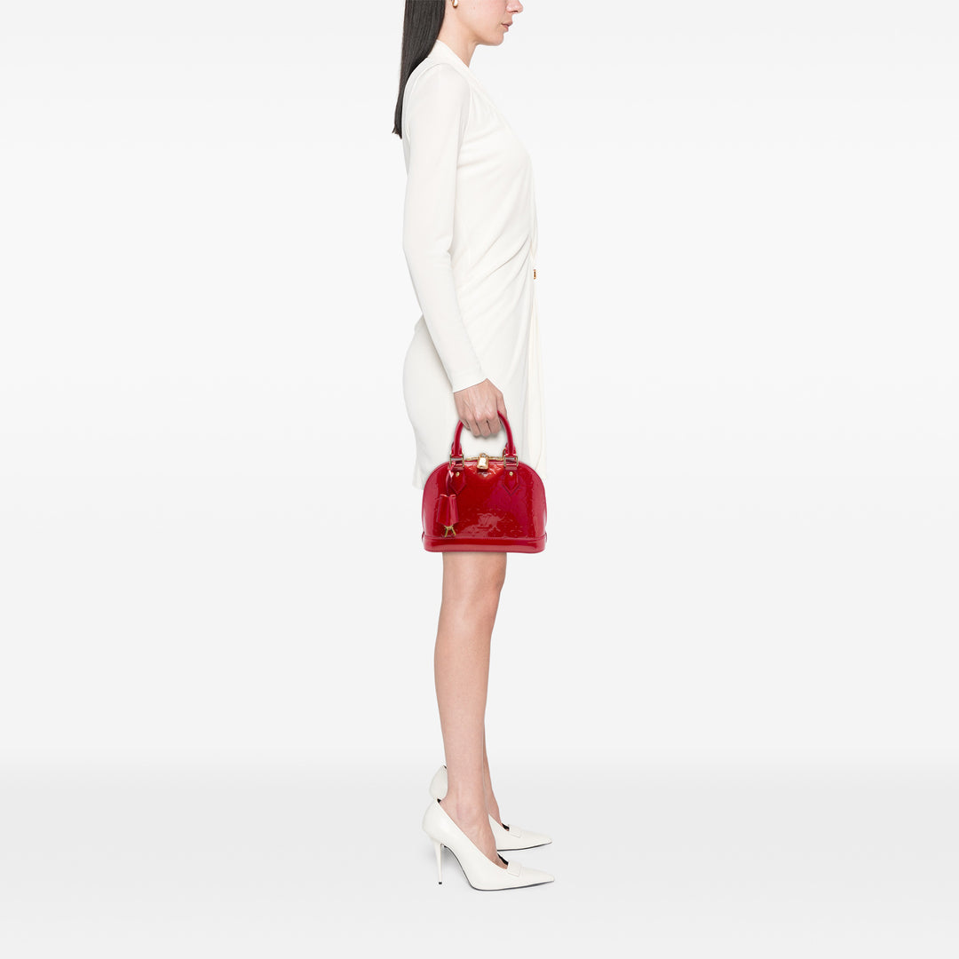 Louis Vuitton Alma BB Cuir verni Monogram Rouge – vue 6 – GABY PARIS