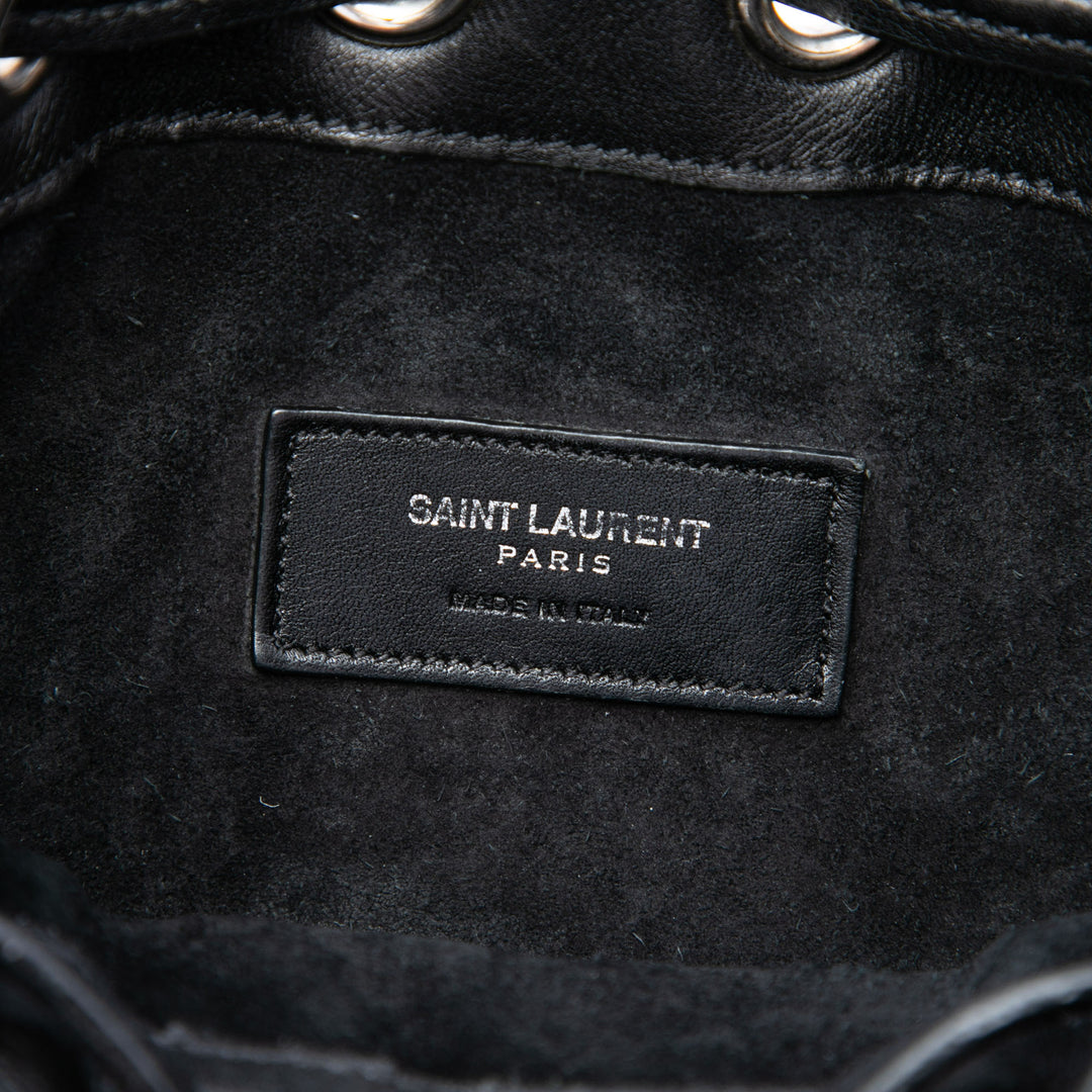 Saint Laurent Small clouté Cuir de veau Emmanuelle Fringe Bucket Sac