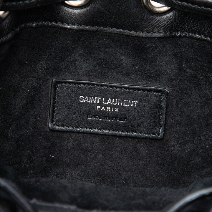 Saint Laurent Small clouté Cuir de veau Emmanuelle Fringe Bucket Sac