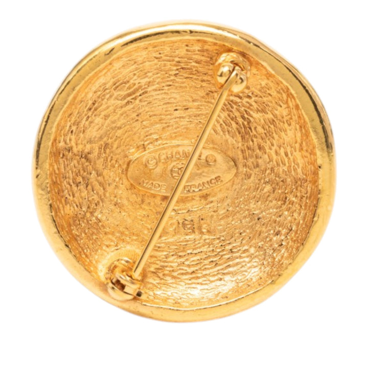 Chanel CC plaqué Sunburst Rond Pin Broche Métal
