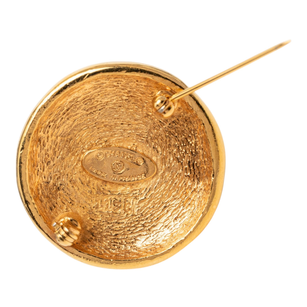 Chanel CC plaqué Sunburst Rond Pin Broche Métal