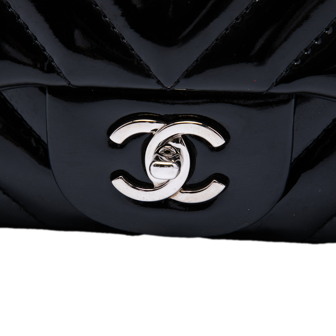 Chanel Jumbo Classic Chevron Cuir verni Simple rabat