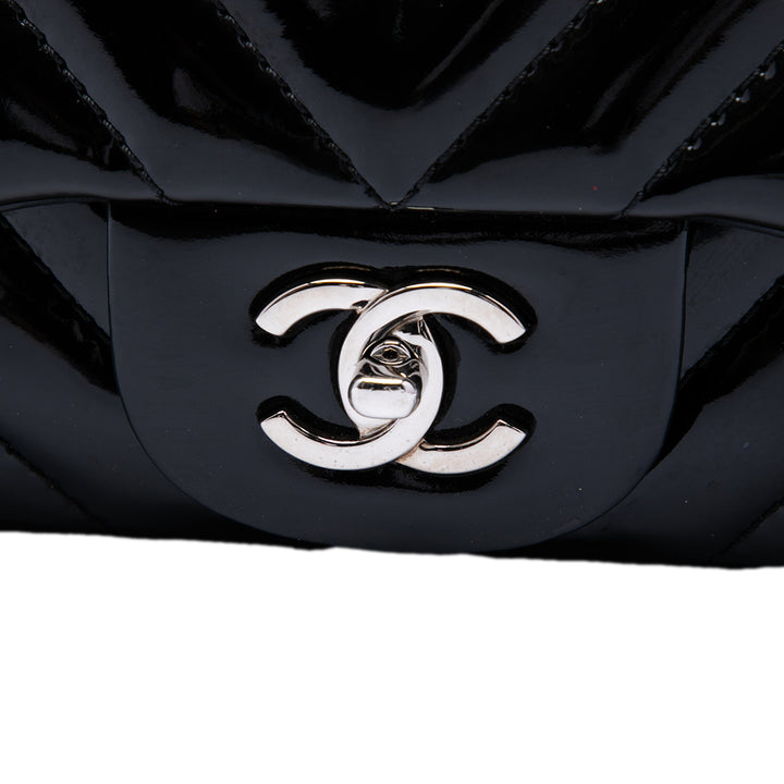 Chanel Jumbo Classic Chevron Cuir verni Simple rabat