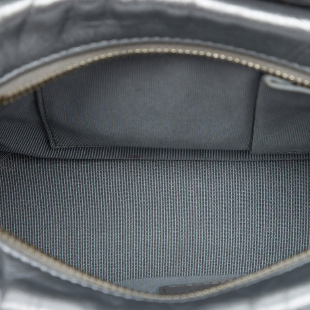 Chanel Métallisé CC Surpiqué Gabrielle Hobo Petit Cuir de veau Argenté