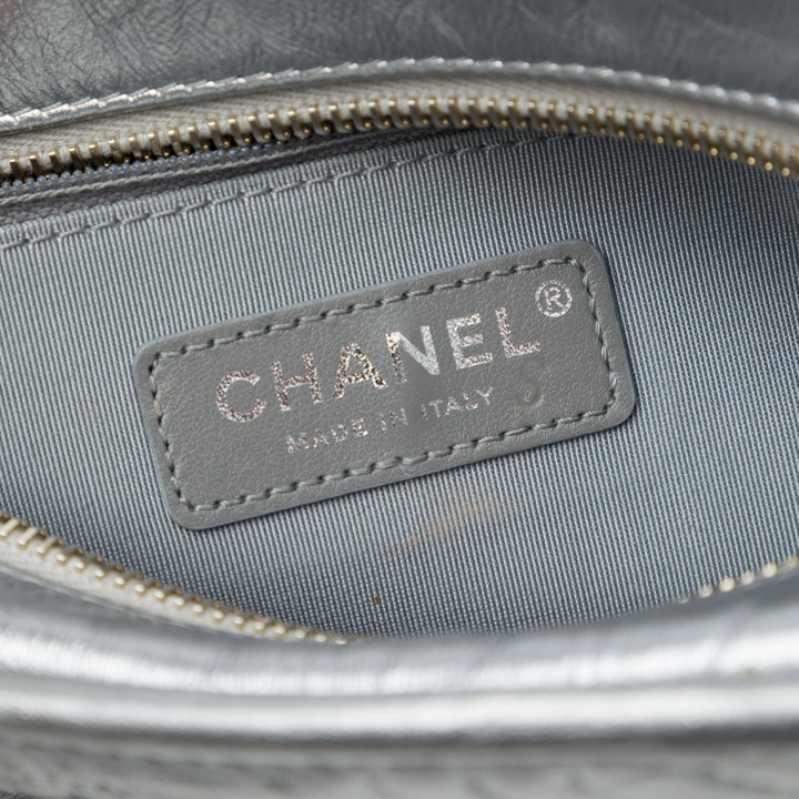 Chanel Métallisé CC Surpiqué Gabrielle Hobo Petit Cuir de veau Argenté