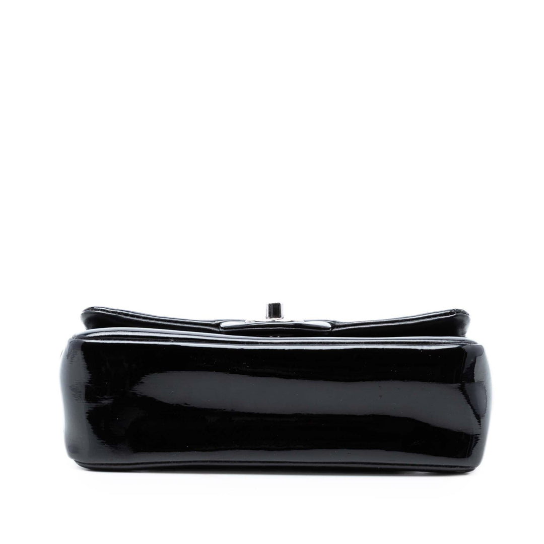 Chanel Mini Rectangular Classic Pure Cuir verni Simple rabat