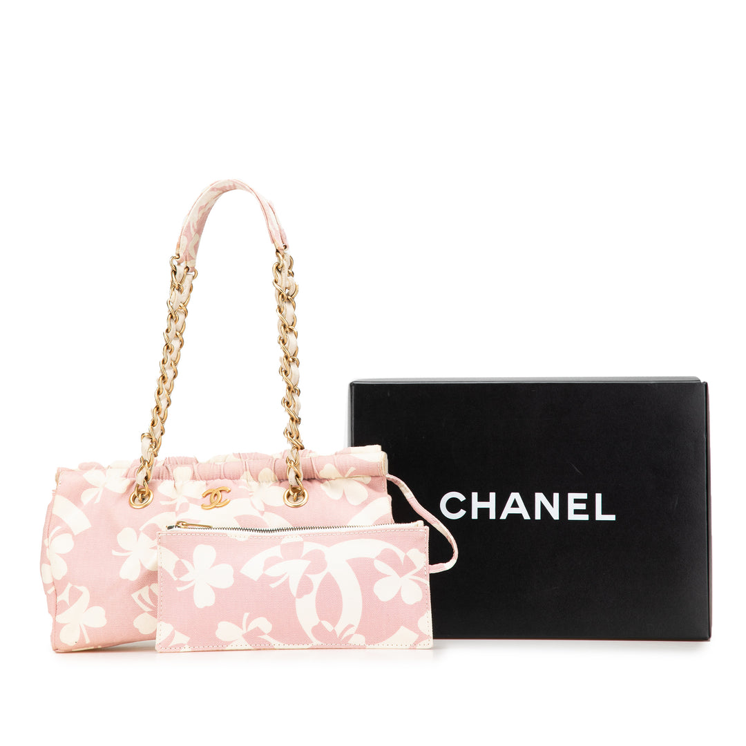 Chanel Sac bandoulière rose en toile imprimée CC et trèfle