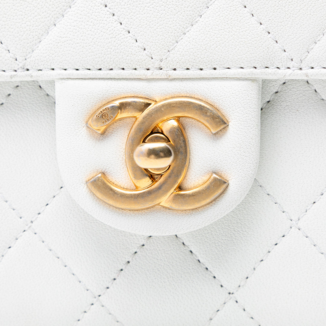 Chanel Small Matelassé Cuir d’agneau Chic Perles à rabat