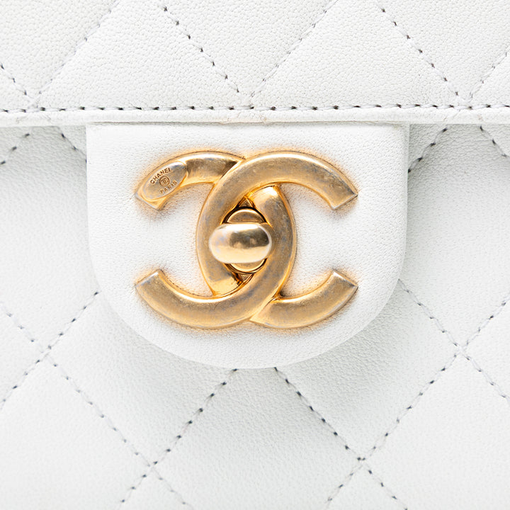 Chanel Small Matelassé Cuir d’agneau Chic Perles à rabat