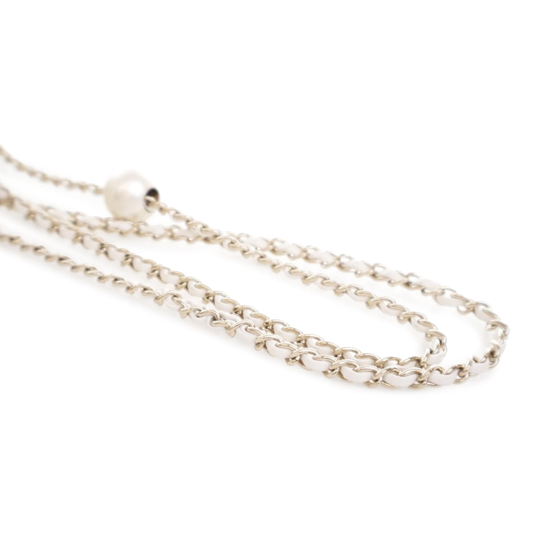 Chanel Mini Quilted Cuir d’agneau About Pearls Drawstring Bucket Bag Blanc