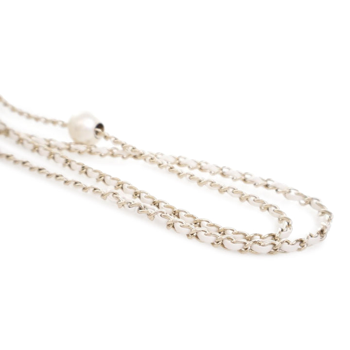 Chanel Mini Quilted Cuir d’agneau About Pearls Drawstring Bucket Bag Blanc