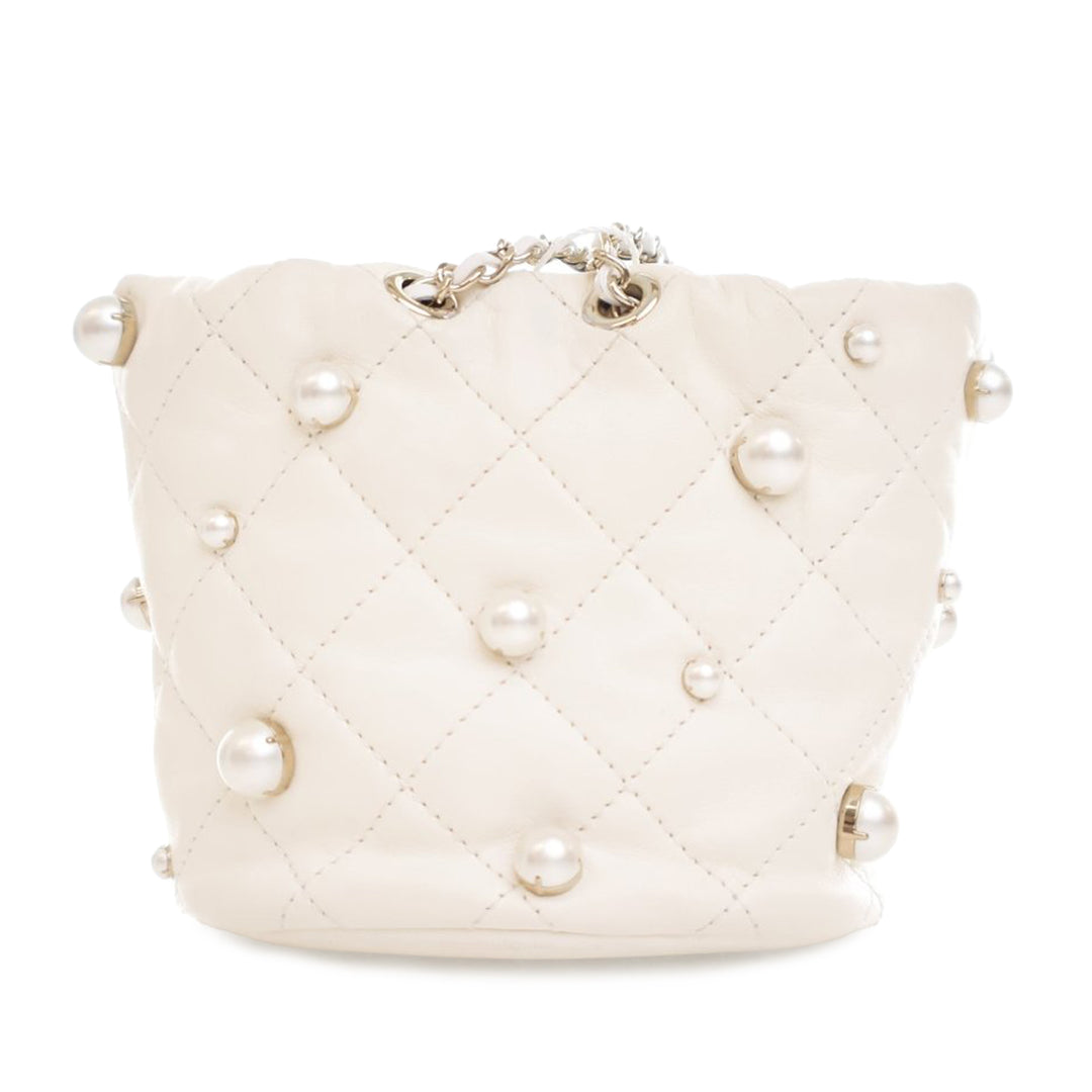 Chanel Mini Quilted Cuir d’agneau About Pearls Drawstring Bucket Bag Blanc