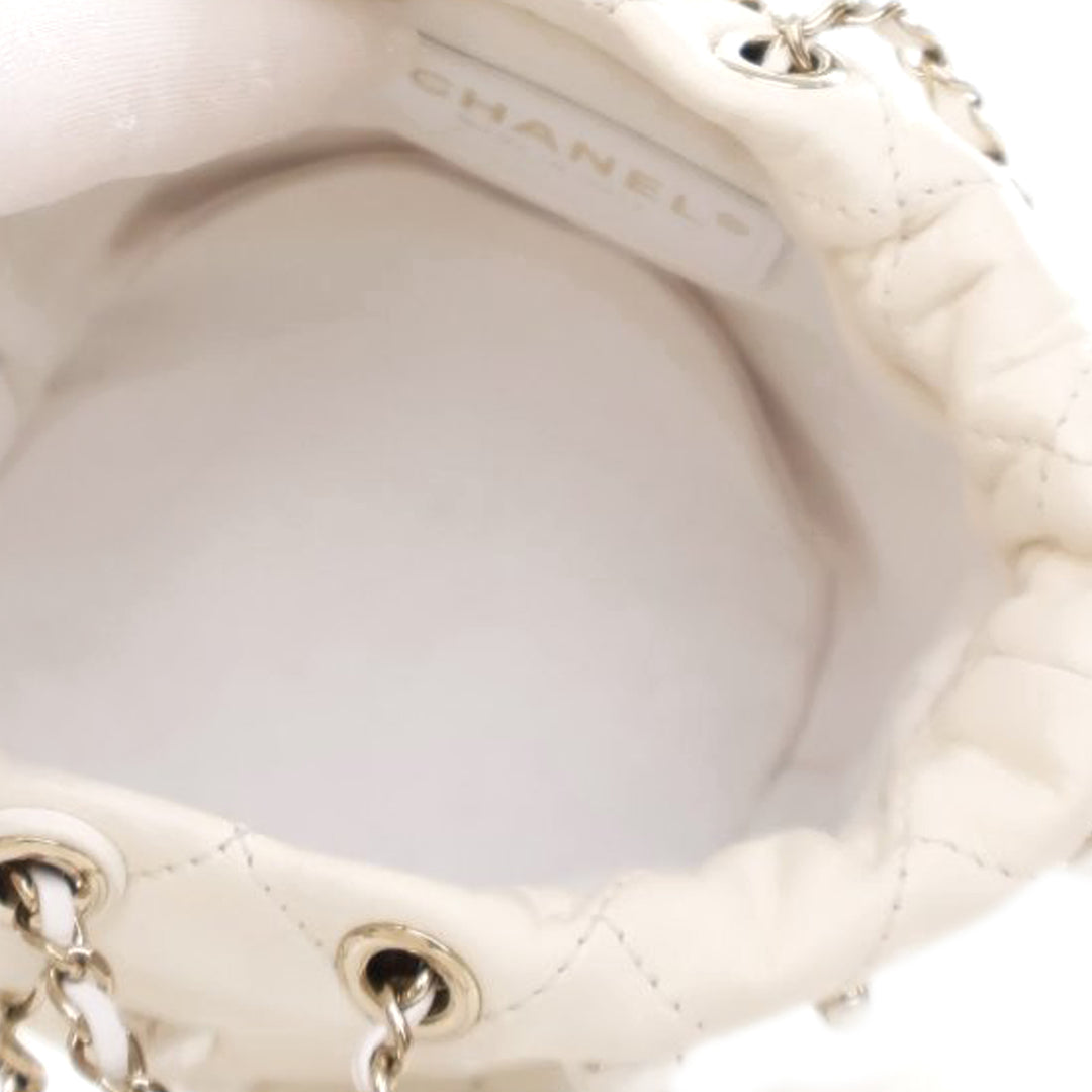 Chanel Mini Quilted Cuir d’agneau About Pearls Drawstring Bucket Bag Blanc