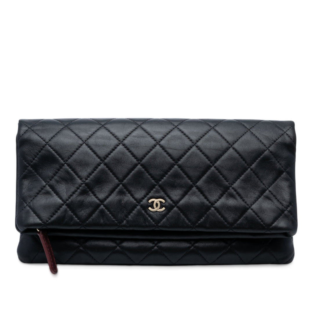 Chanel Quilted Cuir d’agneau CC Beauty Foldover Pochette Noir – GABY PARIS Authentique