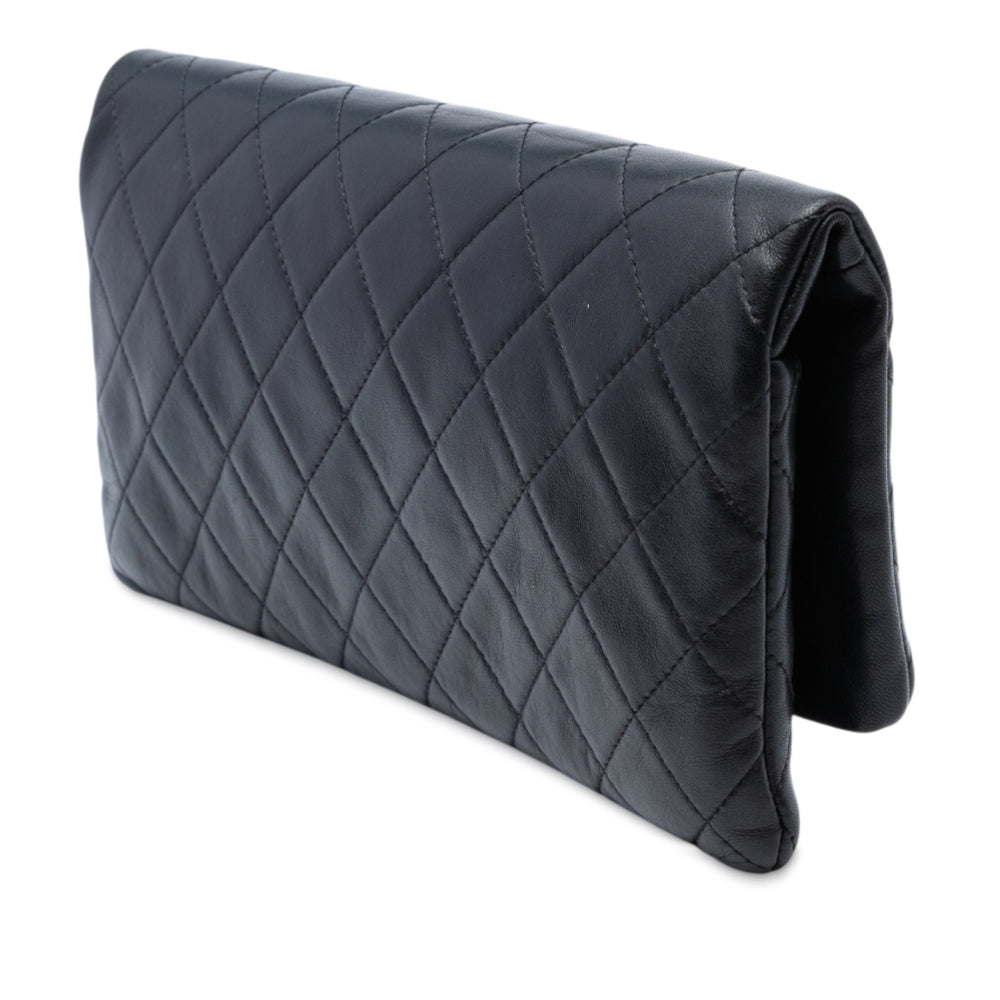 Chanel Quilted Cuir d’agneau CC Beauty Foldover Pochette Noir – GABY PARIS Authentique