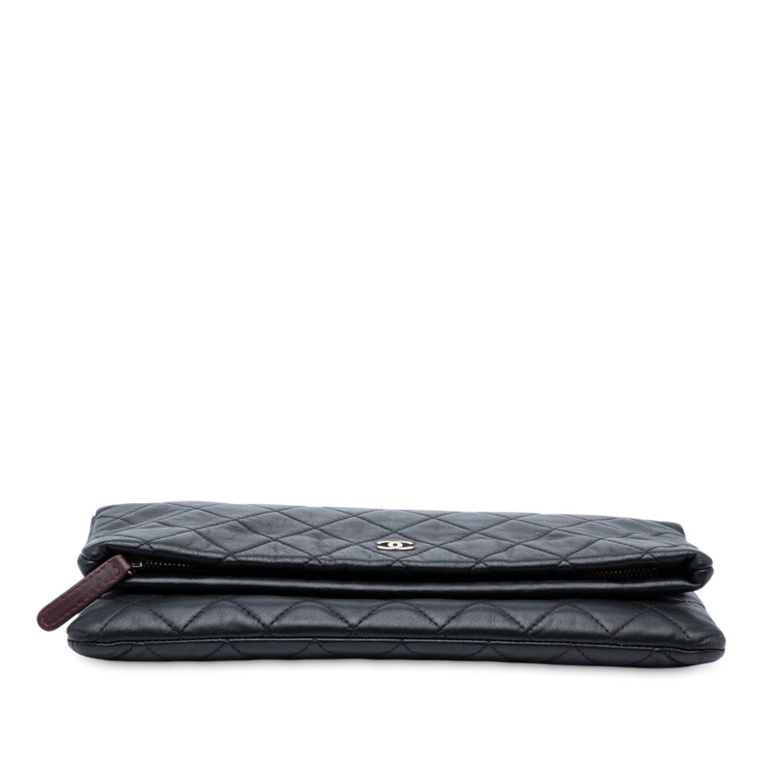 Chanel Quilted Cuir d’agneau CC Beauty Foldover Pochette Noir – GABY PARIS Authentique