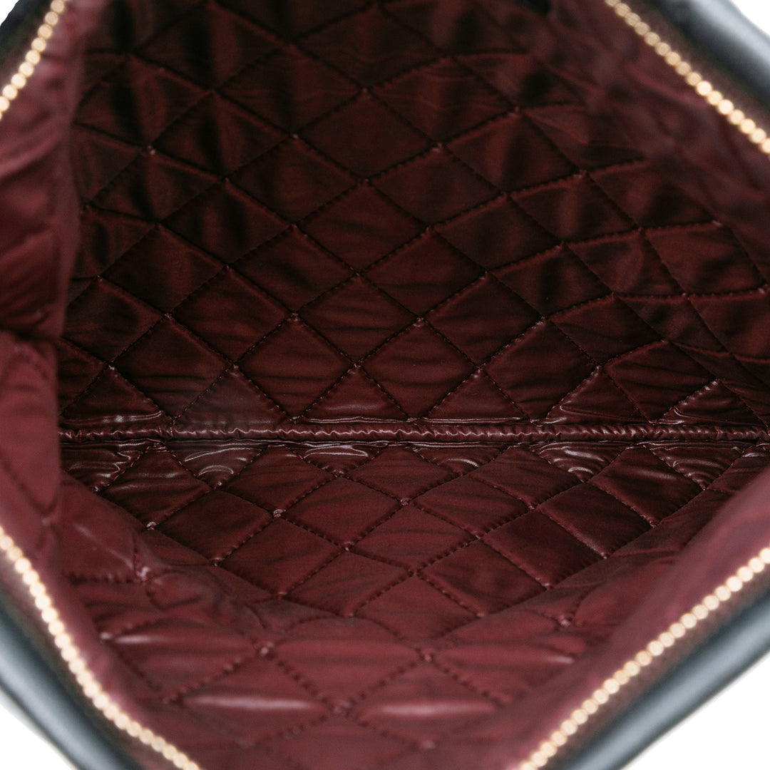 Chanel Quilted Cuir d’agneau CC Beauty Foldover Pochette Noir – GABY PARIS Authentique