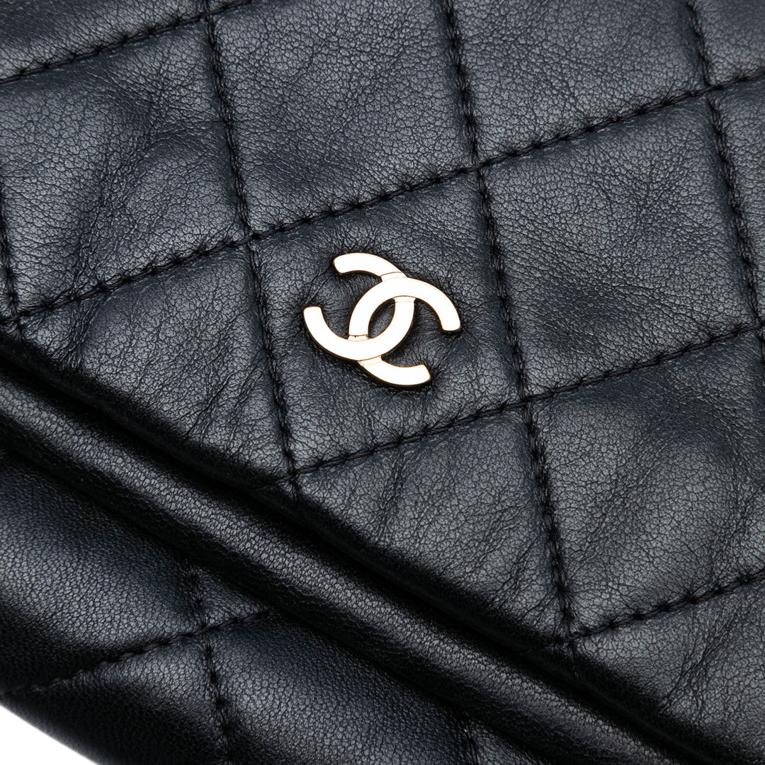 Chanel Quilted Cuir d’agneau CC Beauty Foldover Pochette Noir – GABY PARIS Authentique