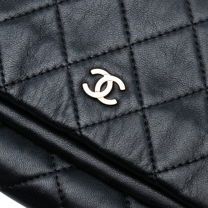 Chanel Quilted Cuir d’agneau CC Beauty Foldover Pochette Noir – GABY PARIS Authentique