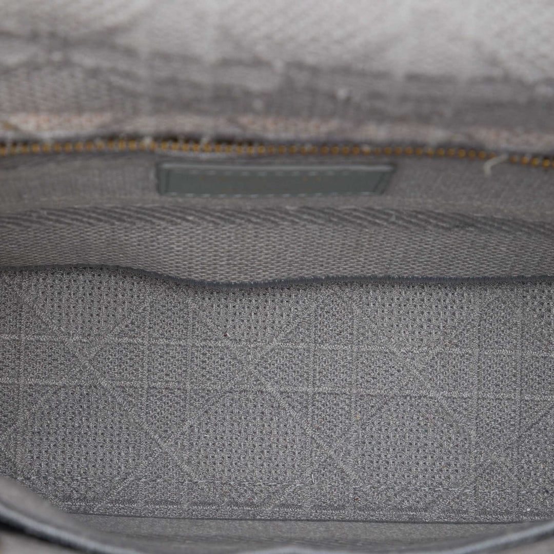 Dior Lady D-Lite Cannage brodé Moyen Gris – vue 4 – GABY PARIS