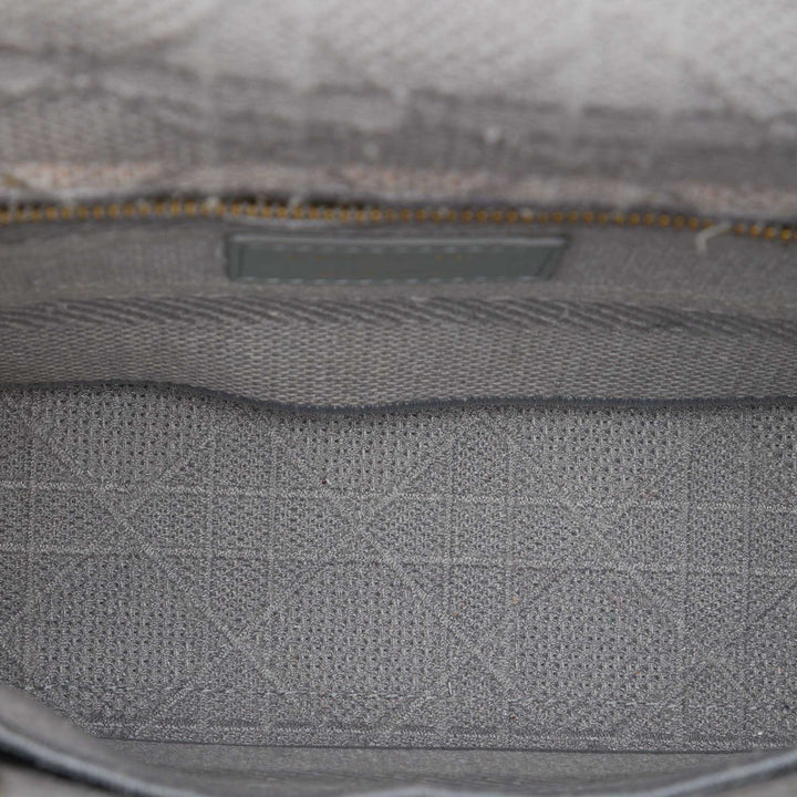 Dior Lady D-Lite Cannage brodé Moyen Gris – vue 4 – GABY PARIS